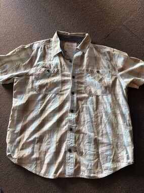 Short-Sleeve Plaid Button-Down Shirt in Light Beige